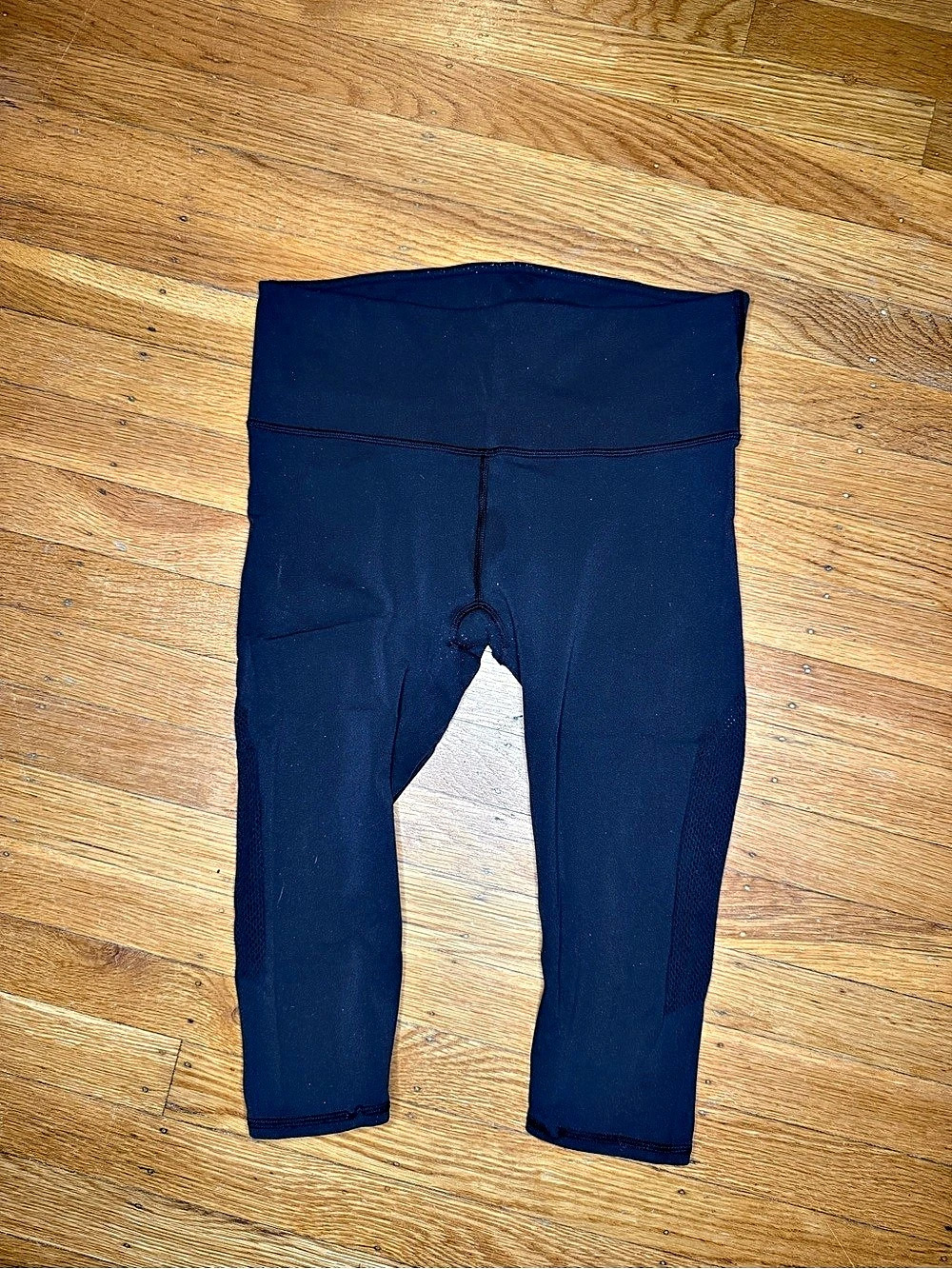 Lululemon Mesh In Motion Crop Athletic Leggings in Black